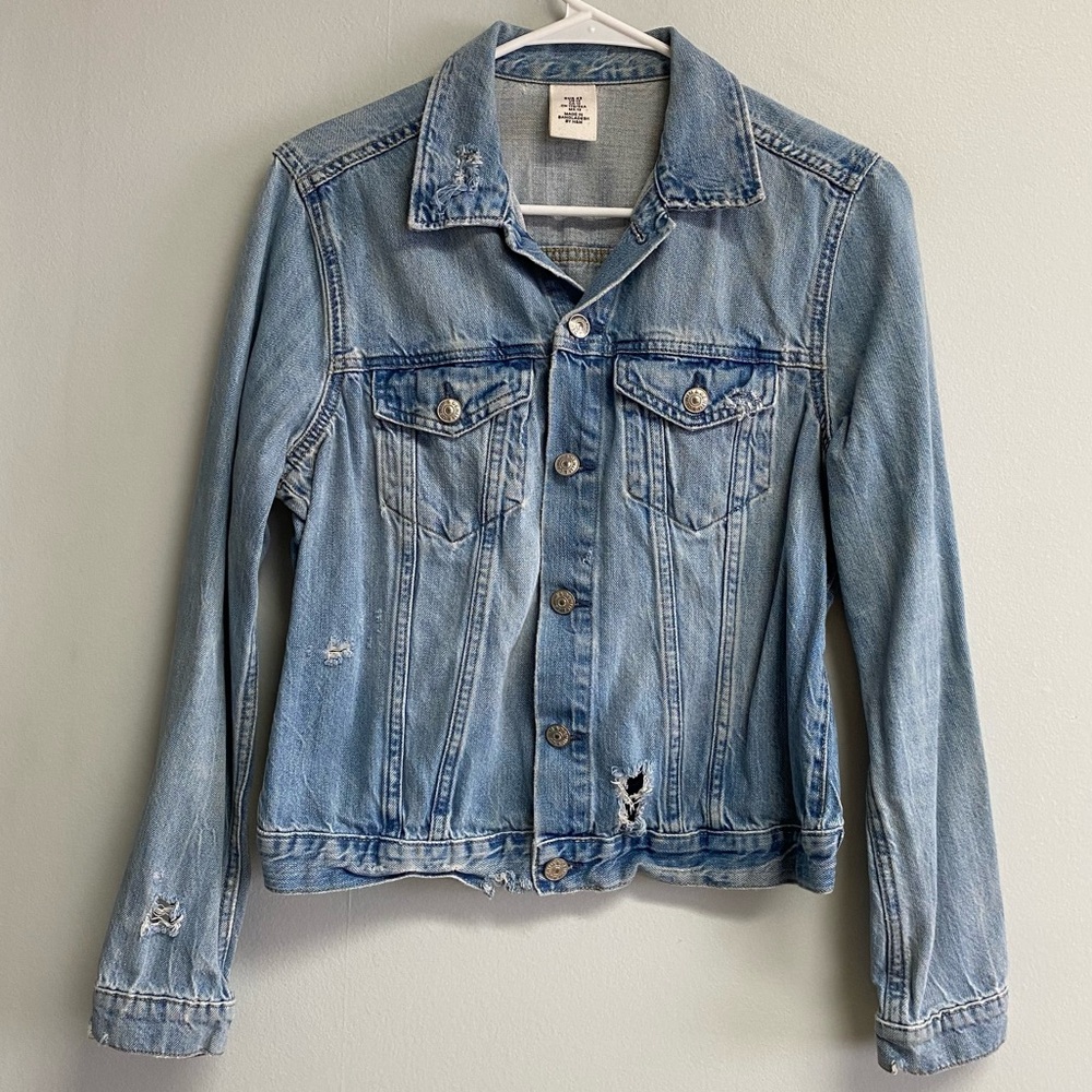 H&M DENIM & CO. DISTRESSED JEAN JACKET - MEDIUM